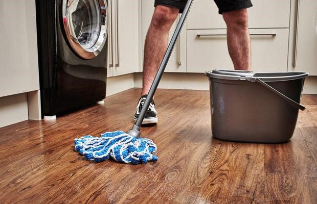 Mách Bạn Cách Lau Sàn Gỗ Nhanh Chóng, Đảm Bảo Sạch Và Bền Đẹp