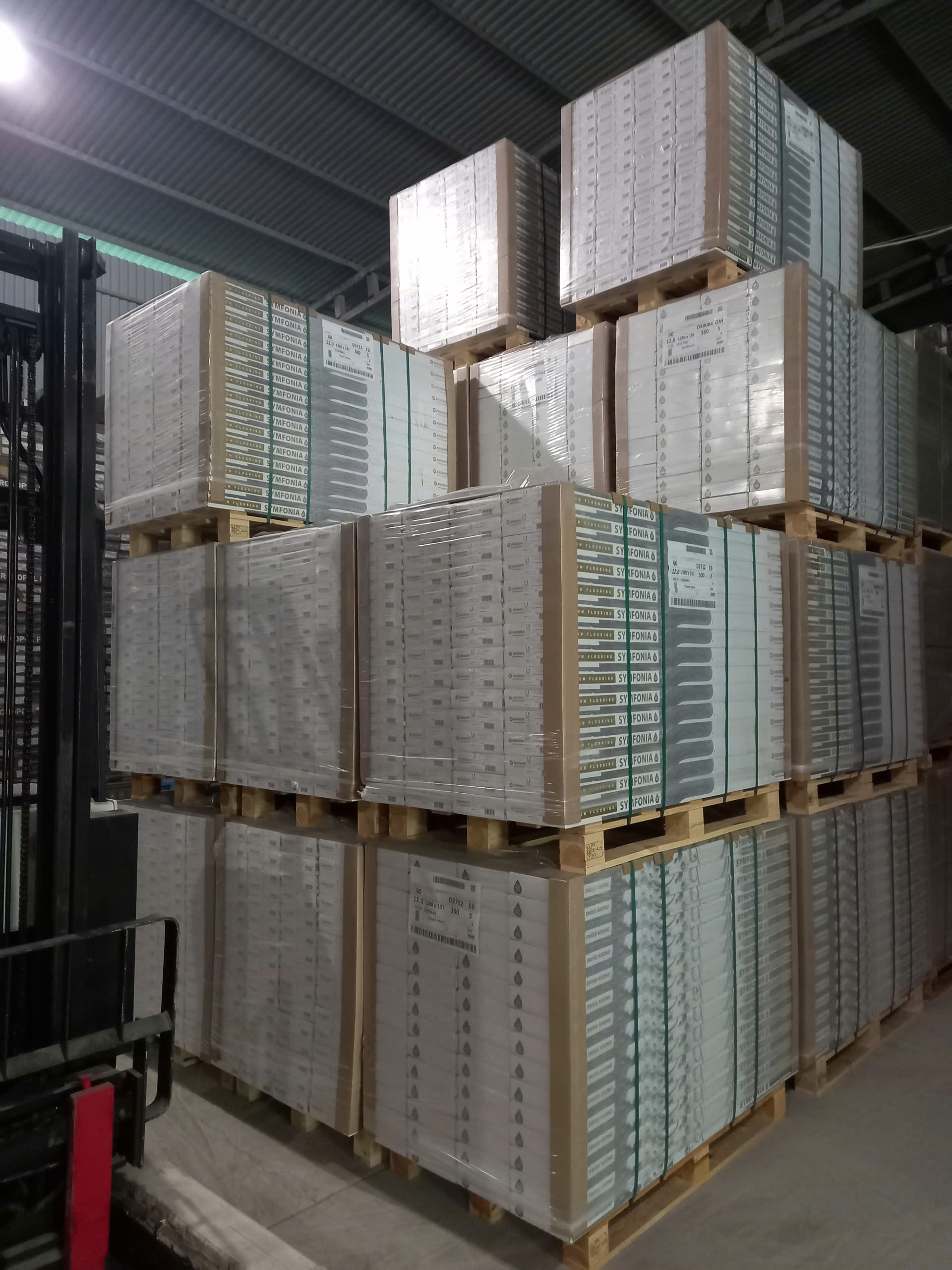 Kronopol Symfonia nhập khẩu số lượng lớn tại 1st Floor