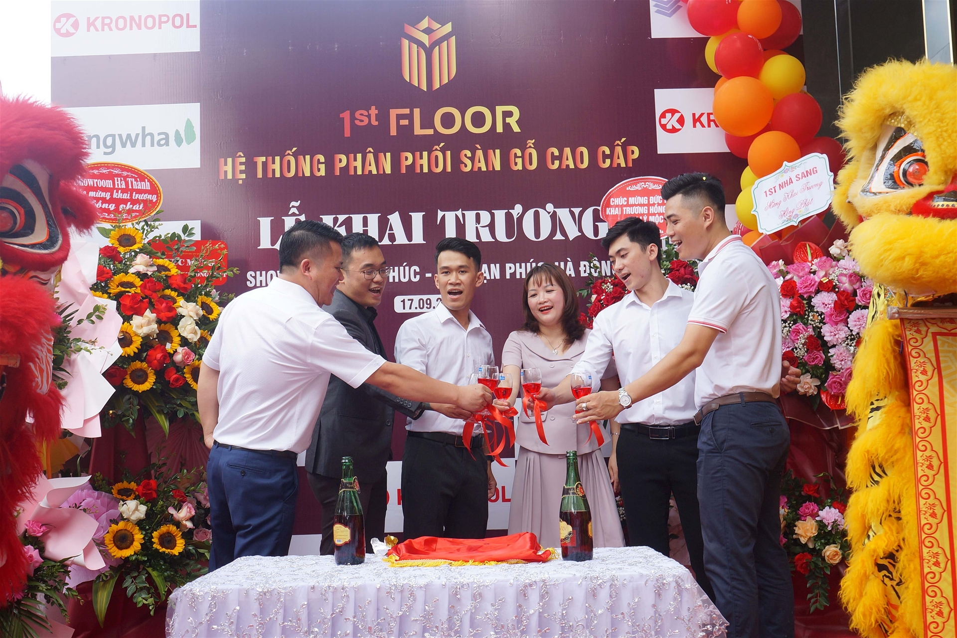 1ST FLOOR - SHOWROOM ĐỨC PHÚC TƯNG BỪNG KHAI TRƯƠNG