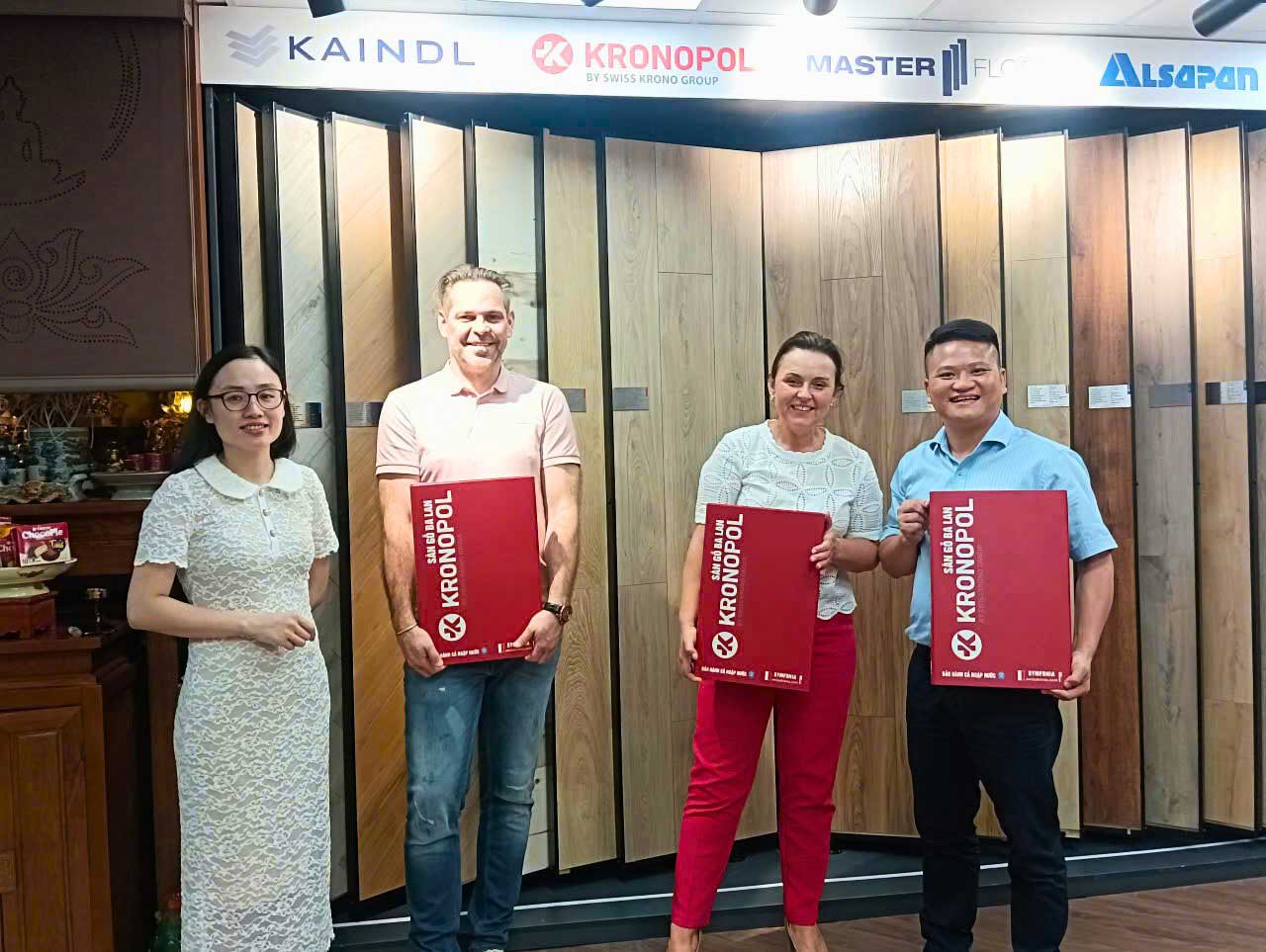 Kronopol thăm showroom 1st Floor, củng cố hợp tác bền vững