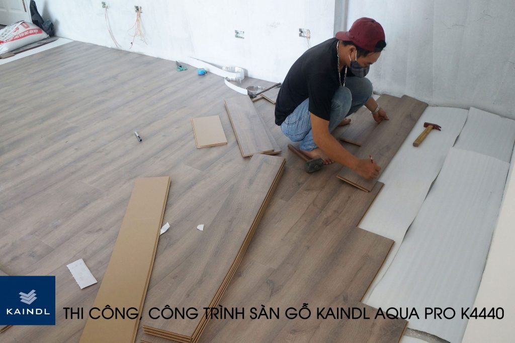 Cận cảnh thi công, Công trình sàn gỗ Kaindl Aqua K4440 Tại Đội Cấn